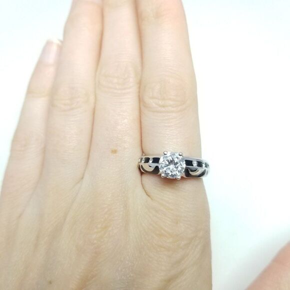 Vintage Rhinestone Solitare Silver Tone Ring with Black Enamel, Unique Design - Picture 5 of 7
